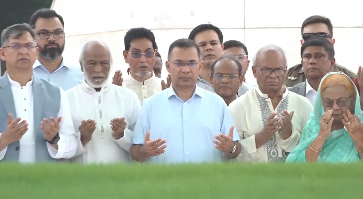 জিয়াউর রহমান ও খালেদা জিয়ার সমাধিতে প্রধানমন্ত্রীর শ্রদ্ধা নিবেদন